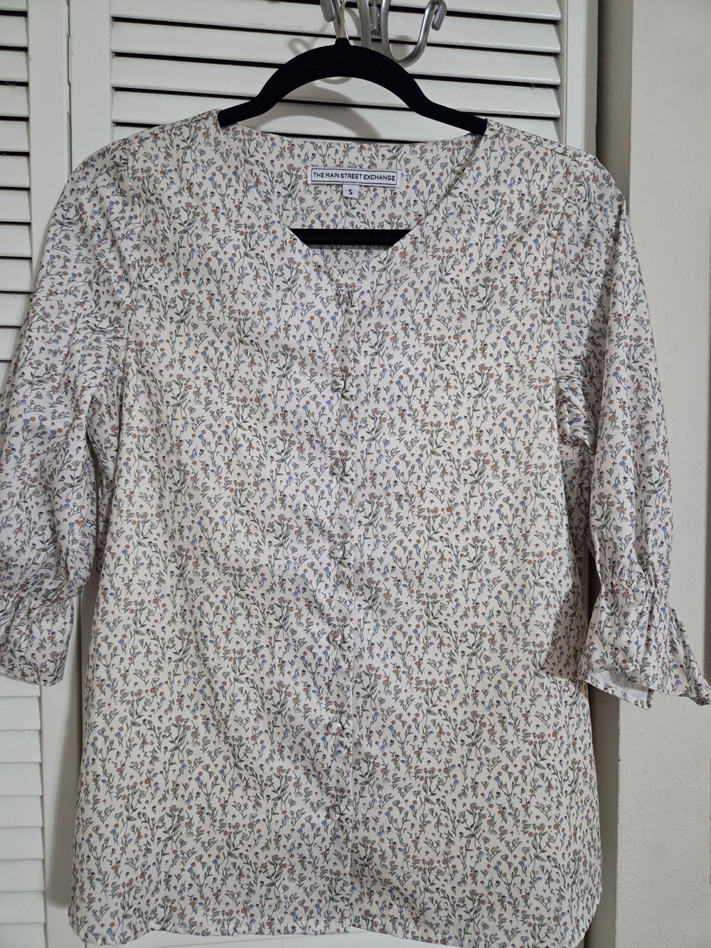 Women's Cream Floral Button-Front Top